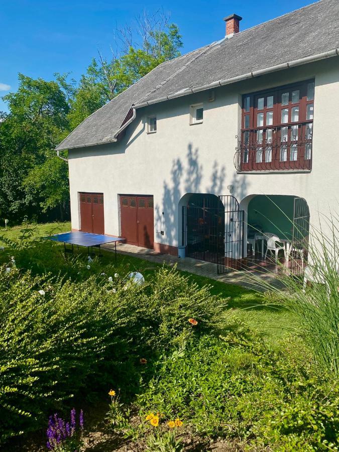 Töreki 34 Vendégház Siófok Exterior foto